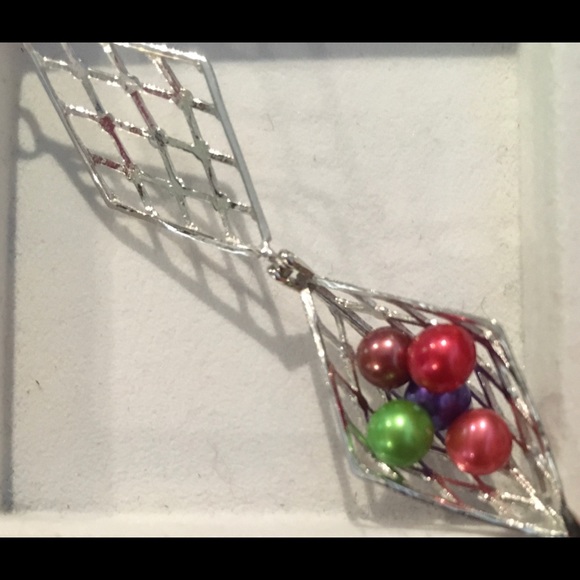 Pendant with Pearls - Picture 2 of 6